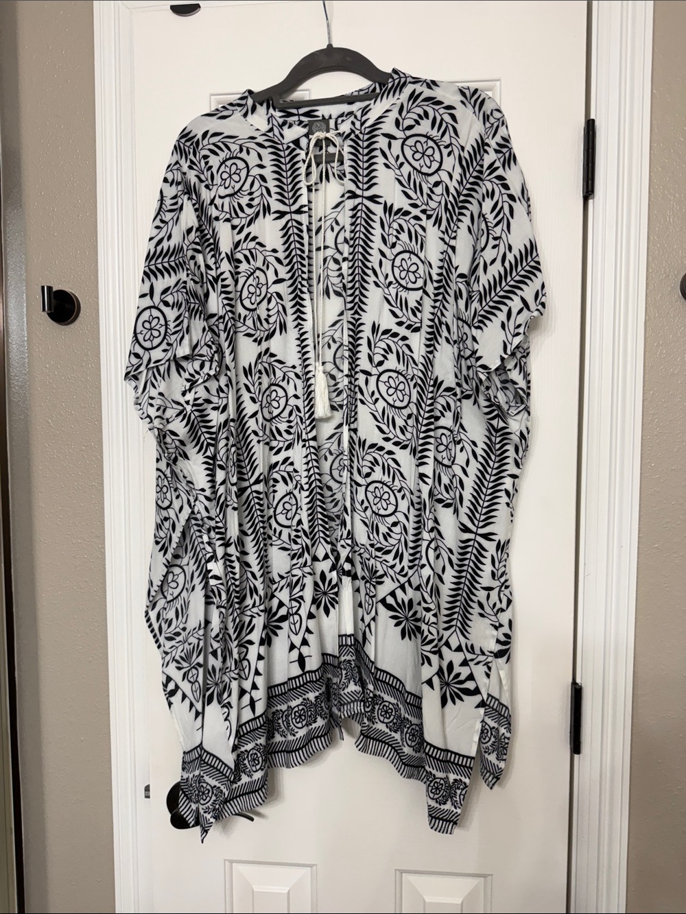 Vince Camuto Black and White Floral Blouse